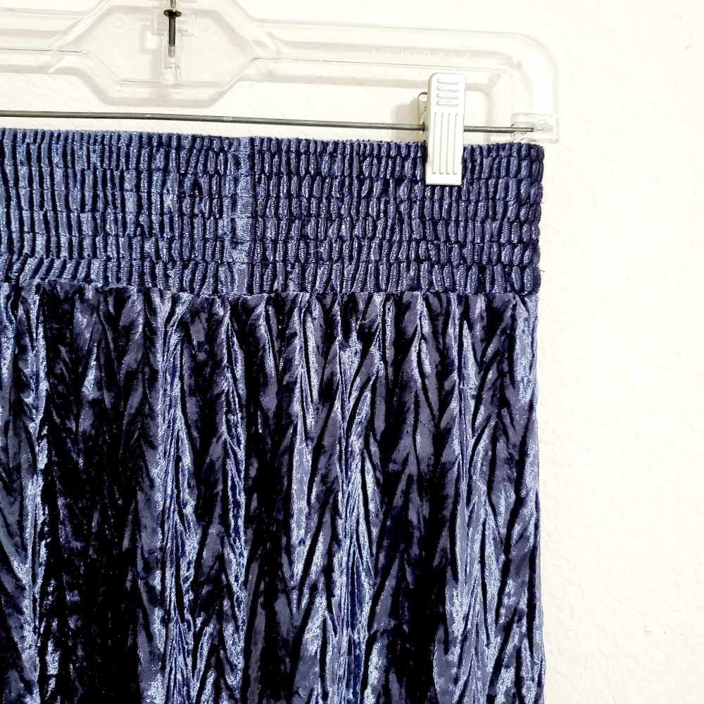 very J Blue 'crushed velvet' skirt with an elasticized waist Sml gorgeous party - Picture 3 of 3